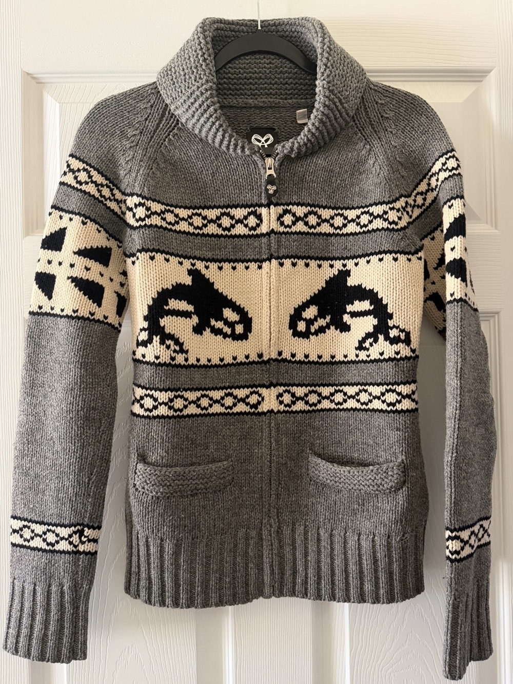 Aritzia Gray and Cream Orca Zip-Up Knit Cardigan
